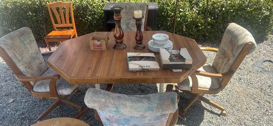 Dining table dining hutch $200 obo need gone this weekend