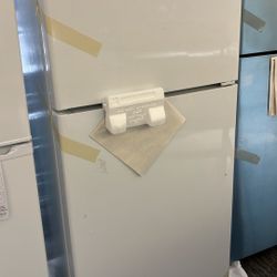 💥💥BlowOut Sale💥 19.2 cu. ft. Top Freezer Refrigerator in White, Garage Ready