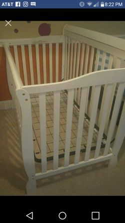 White Crib - Amazing Condition