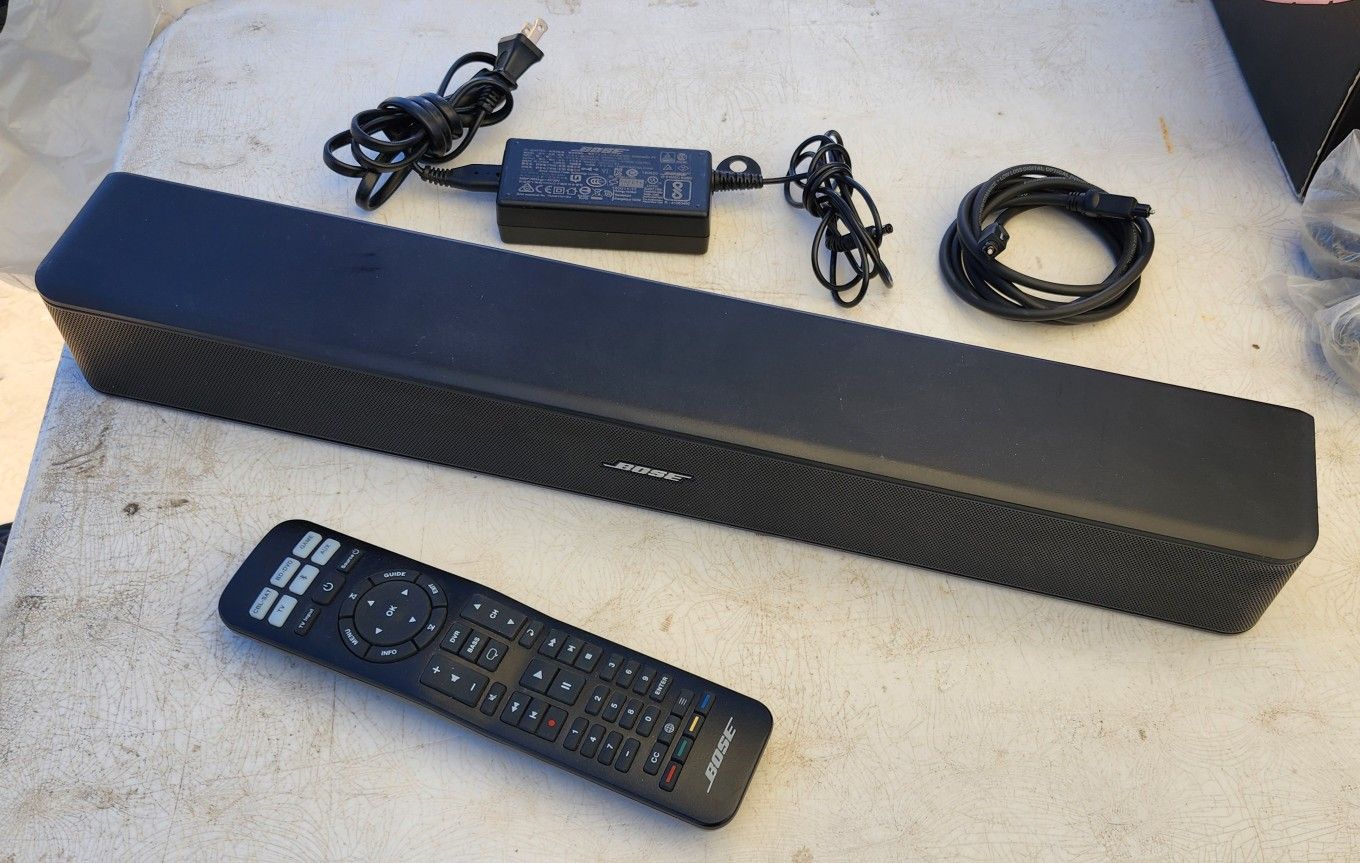 Bose Solo 5 Soundbar W/ Universal Remote!