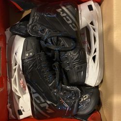 CCM Jetspeed FT690  Size 4 Regular Width