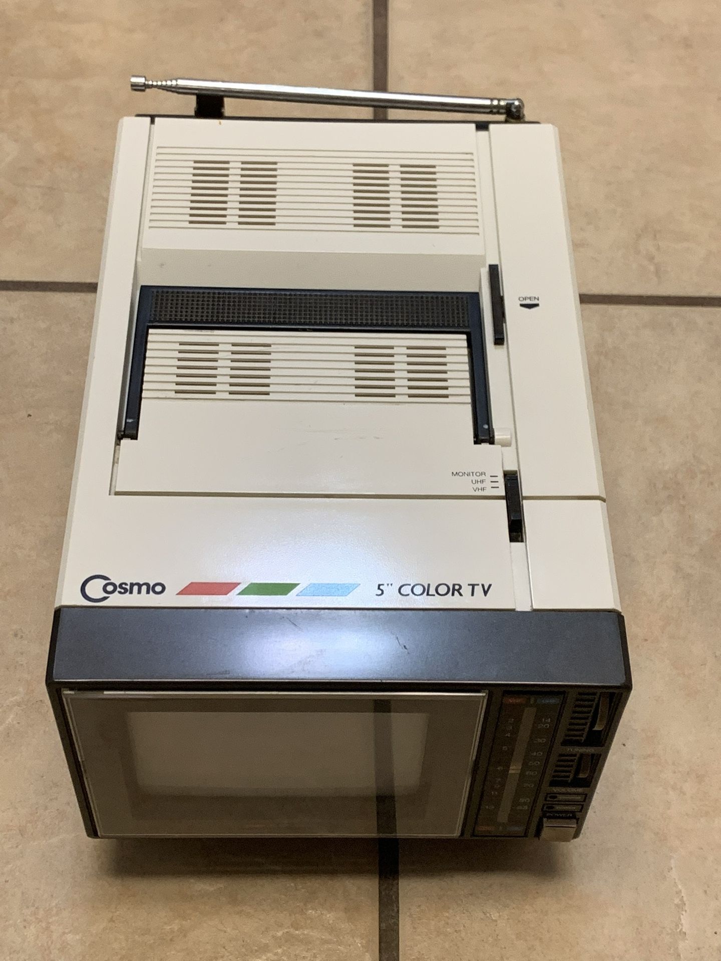 Cosmo 5” Vintage 80’s Color TV - MADE IN KOREA