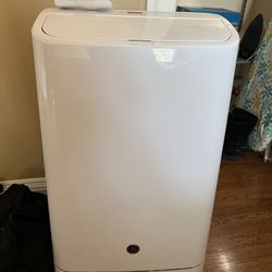 GE portable Air Conditioner - Almost New