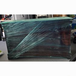 EXCELLENT CONDITION BUREAU DRESSER WITH MIRROR