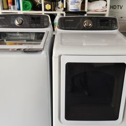 LIKE NEW Samsung Washer And Dryer 