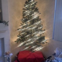 Christmas Tree With Lights W/tree Skirt 5 feet