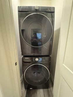 🧺 Samsung Front-Load Washer & Dryer (Stacked Set)