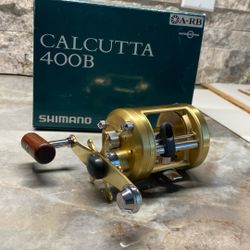Shimano CALCUTTA 400B Level wind GOLD Fishing Reel/XLNT PLUS In BOX