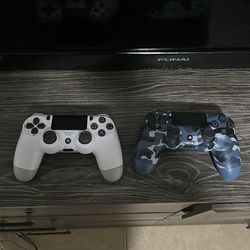 2 ps4 controllers