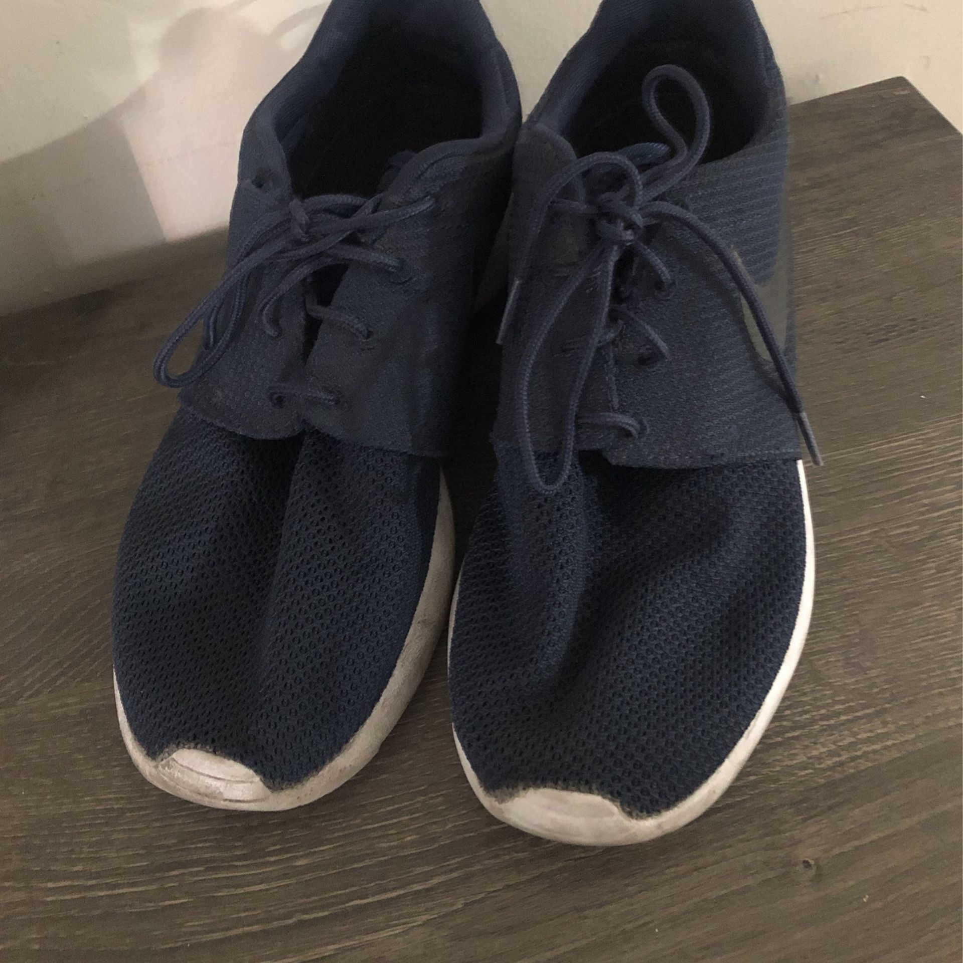 Nike  Tennis Shoes Size 9.5