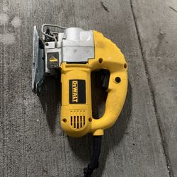 DEWALT 5.5 -Amp Variable Speed Keyless Jigsaw