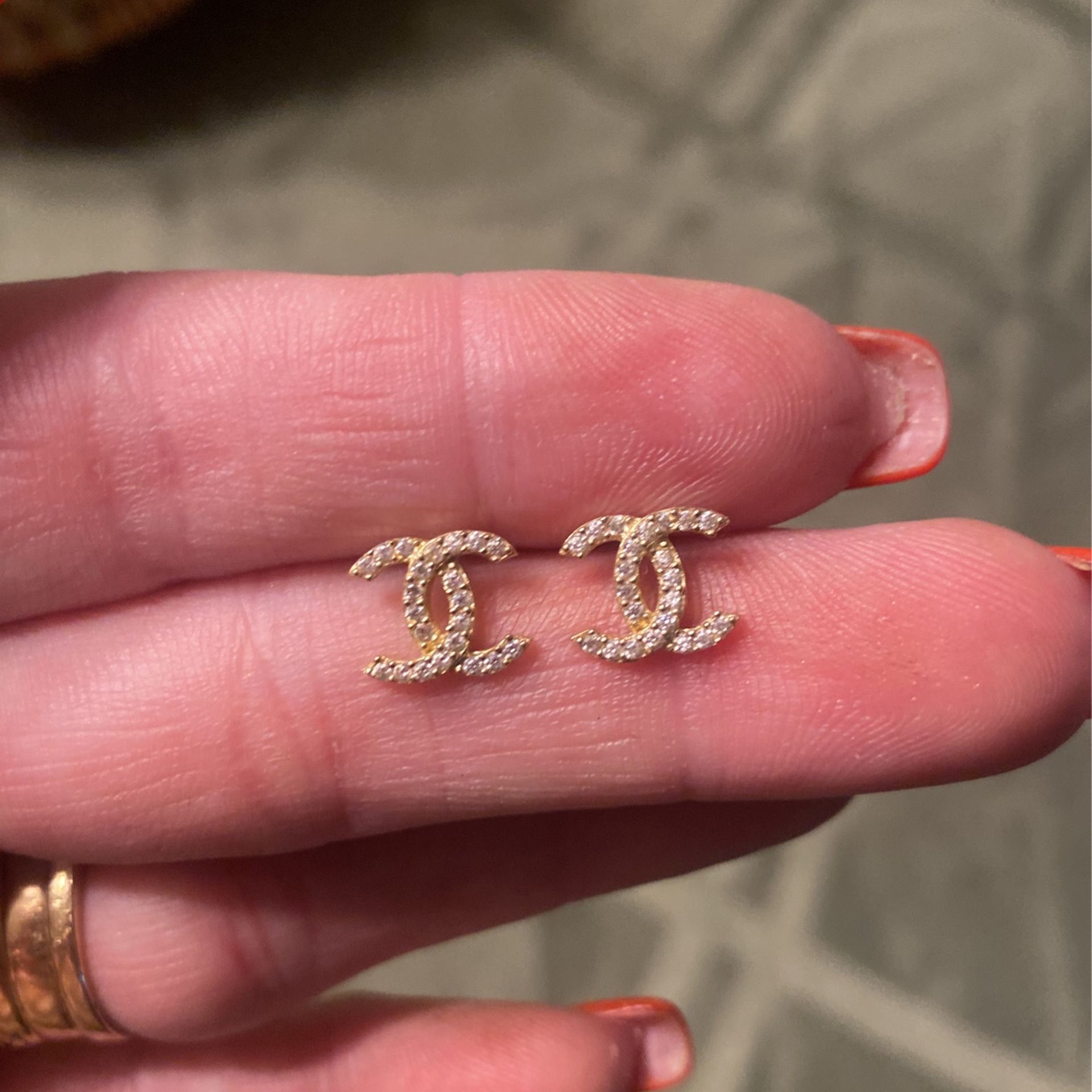 Beautiful solid 10 K CC earrings