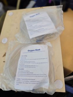 single use oxygen mask and tubing - sealed