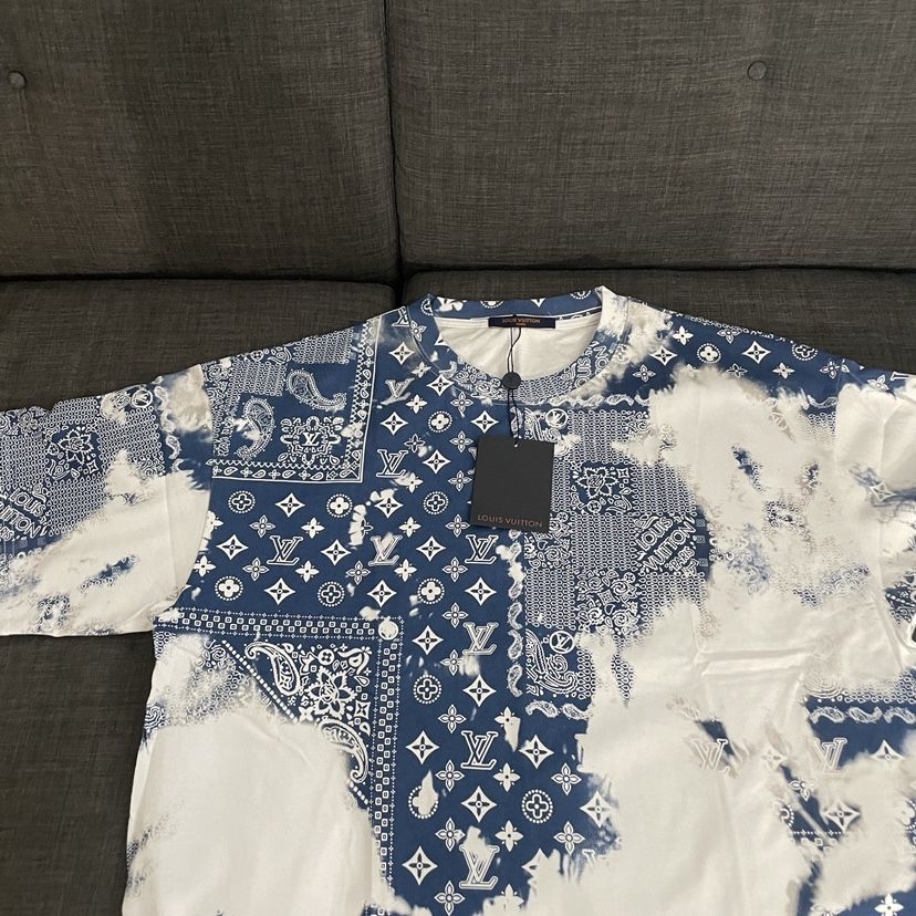 Louis Vuitton White Monogram T Shirt for Sale in New York, NY - OfferUp