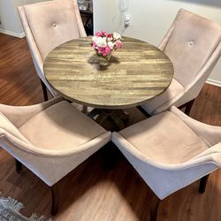 Dining Room Chairs!  Set Of 4 Chairs! 