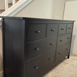 Ikea 8-drawers dresser 🌺drawers work great 