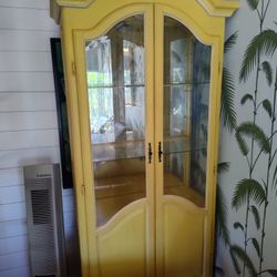 PRICE IS NEGOTIABLE / DELIVERY FOR EXTRA FEE ✨ Elegant Yellow China Cabinet – Moving Sale! ✨