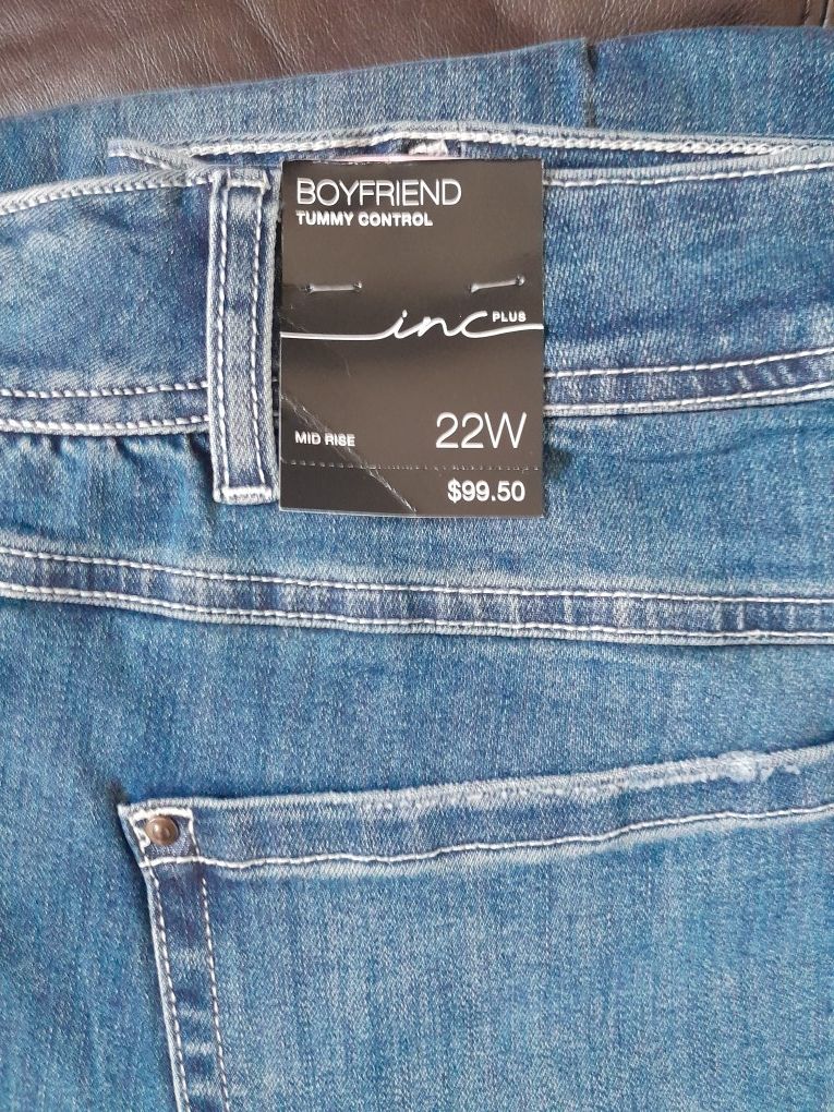 Brand New Plus Size Woman Jeans & Caprice 