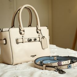 Coach Mini Blake Carryall In Natural Refined Leather With Floral Applique Strap