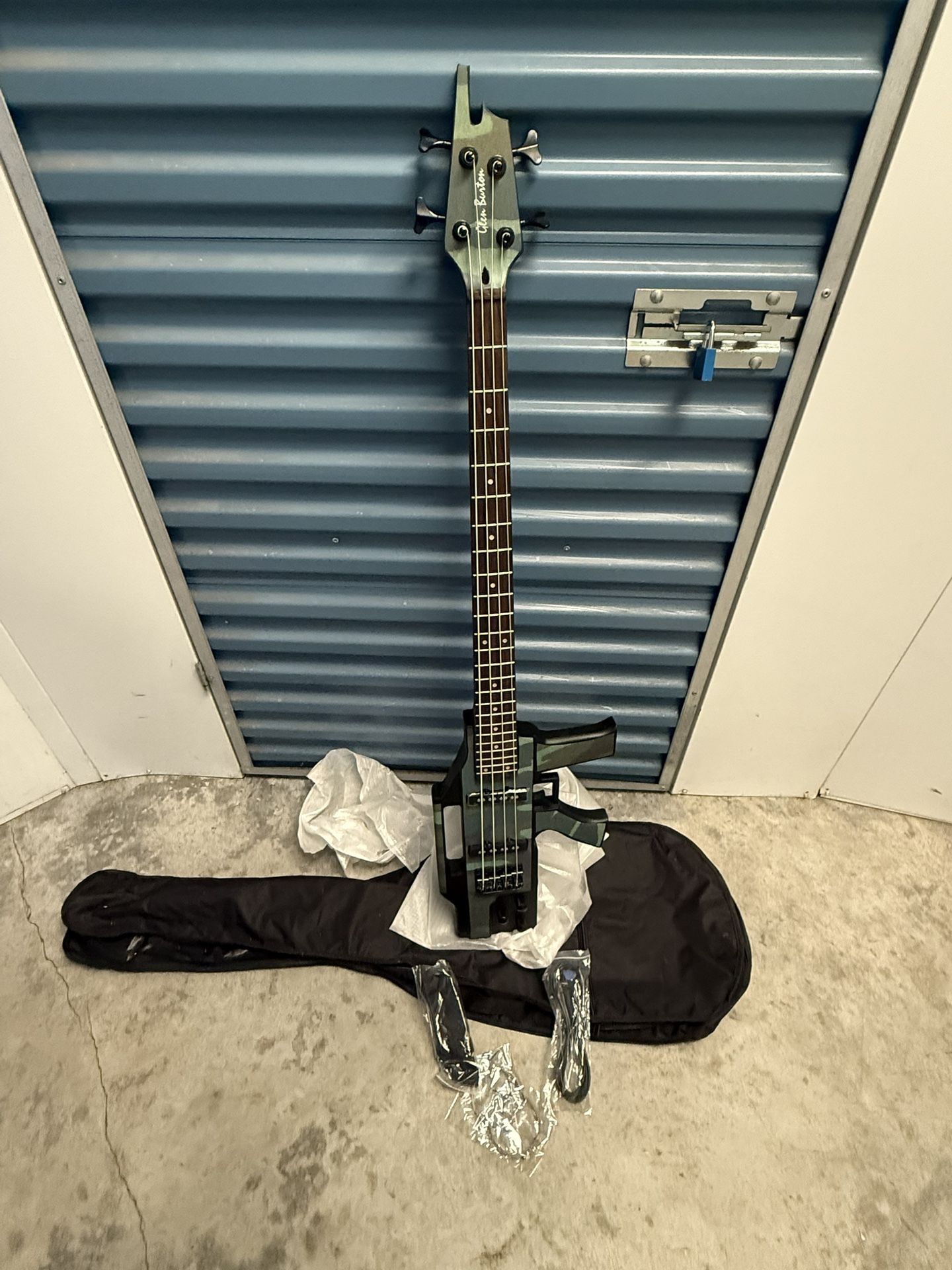Electric Bass Guitar ๐ธ