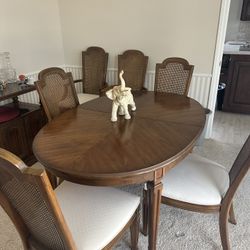 Dining Table With 6 Chairs And 2 Leave. 