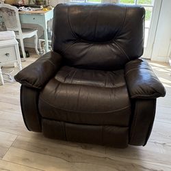 FREE Delivery 🚚  - Rocker Recliner.