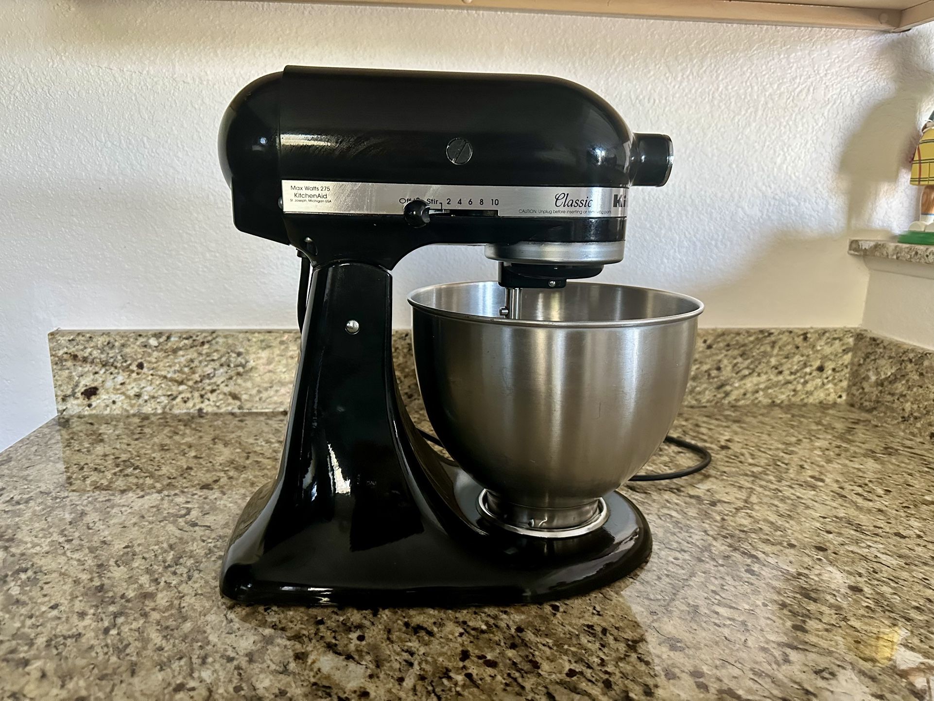 KitchenAid Classic Series 4.5-Quart Tilt-Head Stand Mixer