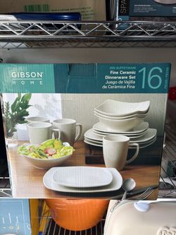 Dinnerware set