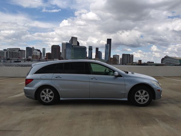 2007 Mercedes R350 4Matic Panoramic 3rd Row Seat 135k Miles for Sale in