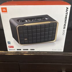 JBL Authentics 200