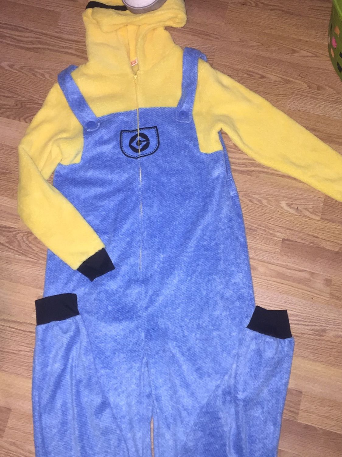 Despicable me Minion onesie Adult Xs Perfect for Halloween 