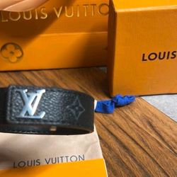 Loui V bracelet