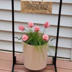 Black Iron Pittsburgh Coordinate Sign and Plant Garden Welcome Display