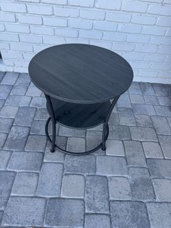Round End Table / Small Table 