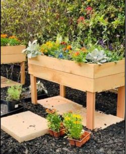 Custom made privacy wall Garden bed raised elevated planter box with legs 3 4 5 6 ft long cedar redwood