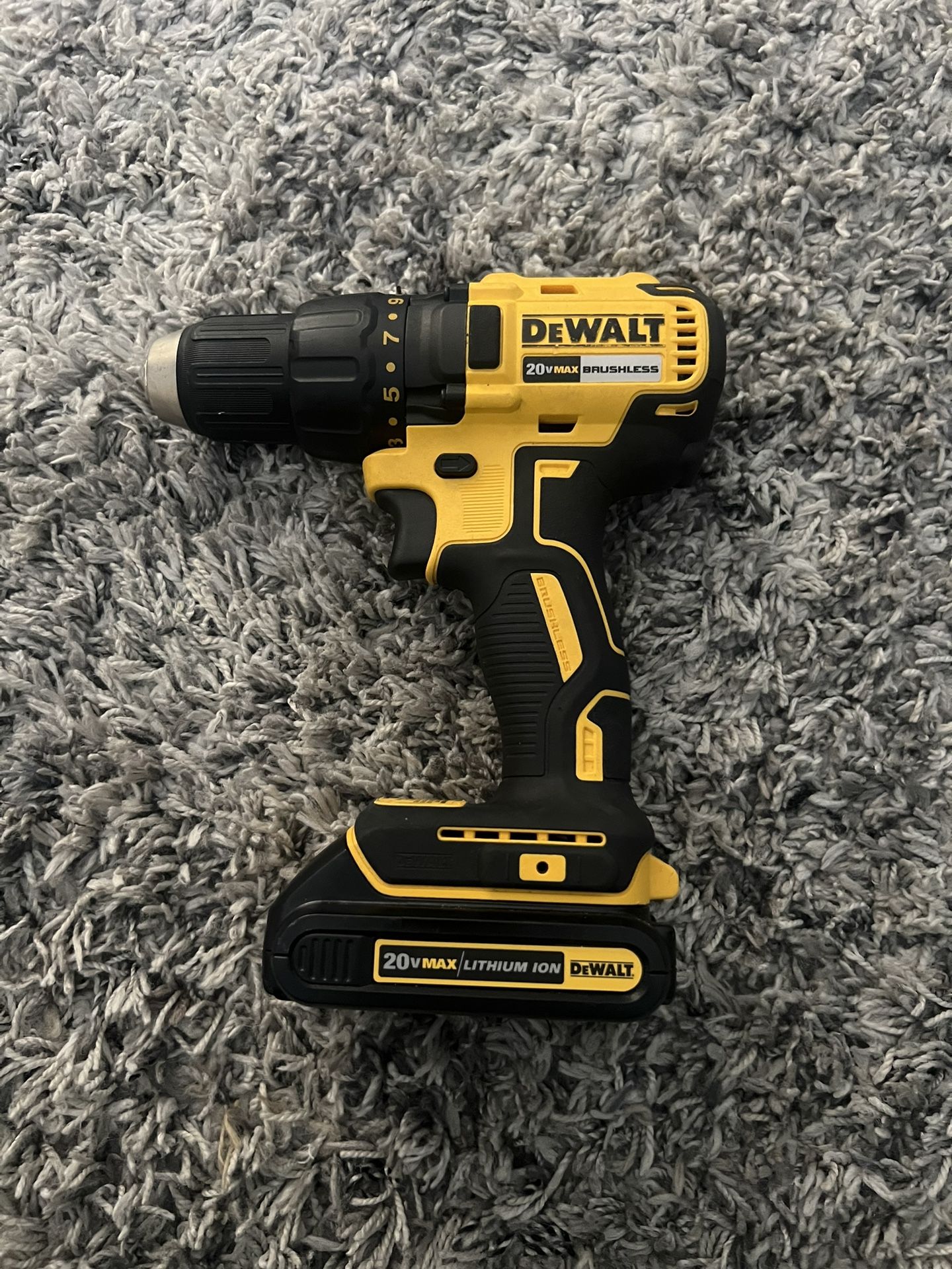 DEWALT 20V Drill With 1 Battery & Charger