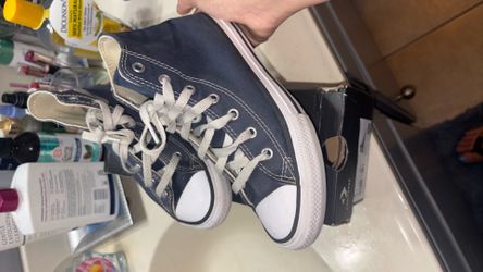 Boy navy converse size 2