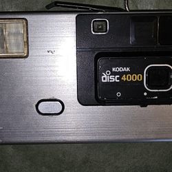 COLLECTIBLE VINTAGE KODAK DISC 4000 CAMERA