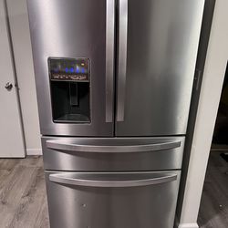 Whirlpool double door fridge. Silver