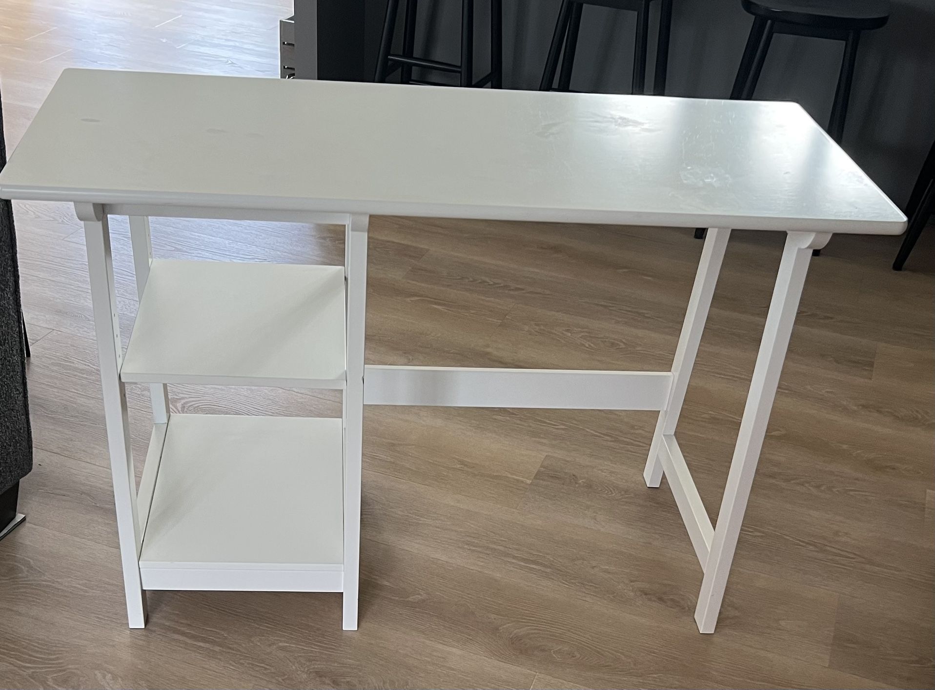 White Desk 47”