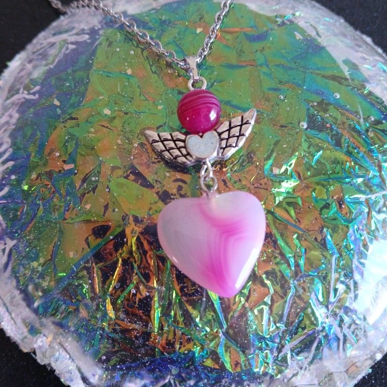 Beautiful pink agate heart angel wings pendant on 20" silver necklace new