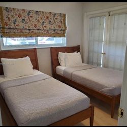 Two Twin Bed With Mattress