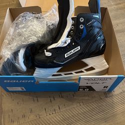 ICE HOCKEY SKATES