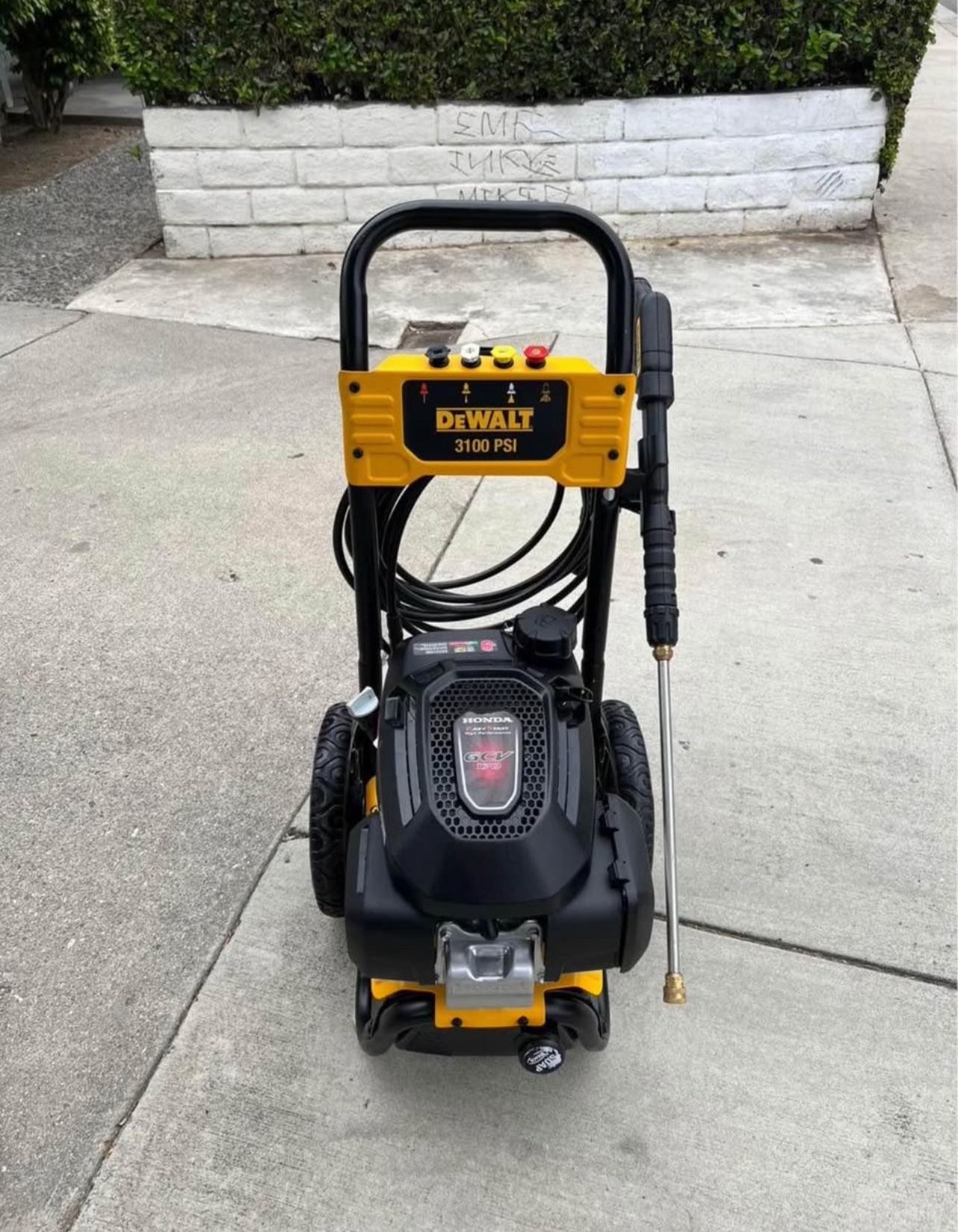 DEWALT 3100 PSI at 2.3 GPM Honda Cold Water Professional Gas Pressure Washer