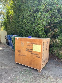 FREE WOOD CRATE