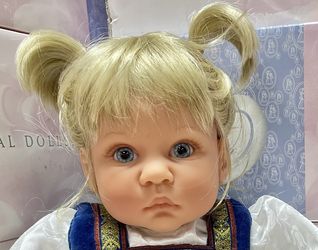 Limited Lee Middleton Russia DOLL BNIB