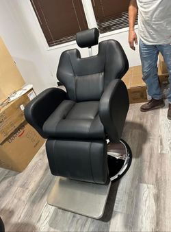 Black Hydraulic Salon Styling Chair – Great Condition