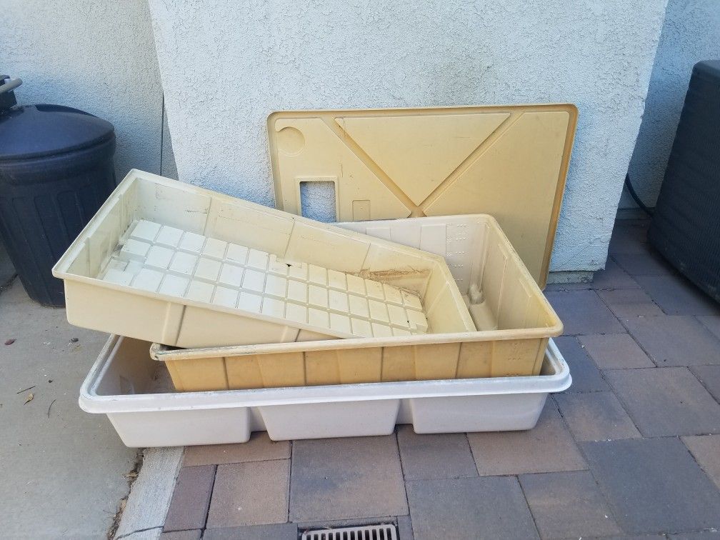 3 Hydroponic Grow Tubs Reservoir, Garden Planter Used Excellent condition Price Is For Each 