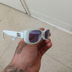 DG 