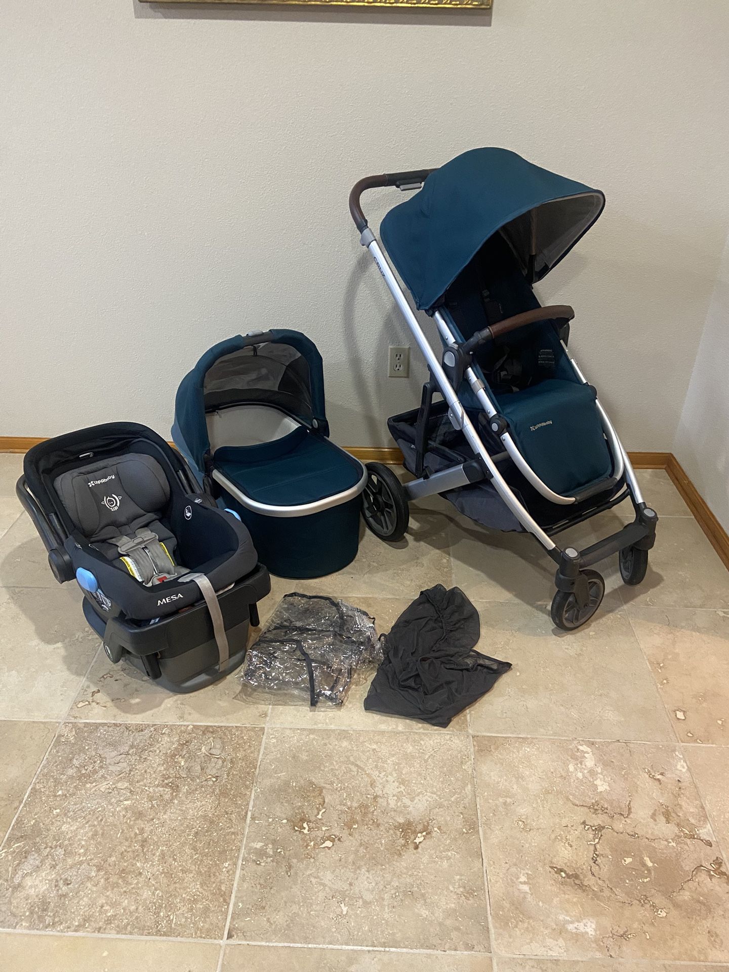 Uppababy V2 Stoller with car seat and bassinet Finn